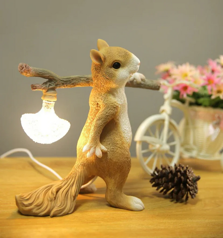 Squirrel Table Lamp - NexioPick