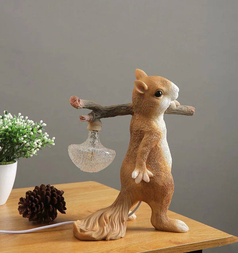 Squirrel Table Lamp - NexioPick