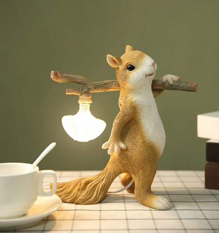 Squirrel Table Lamp - NexioPick