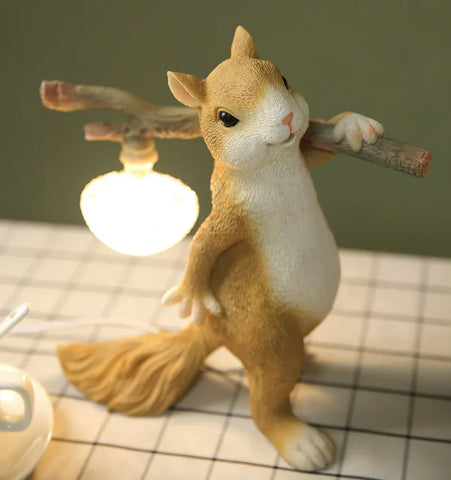 Squirrel Table Lamp - NexioPick