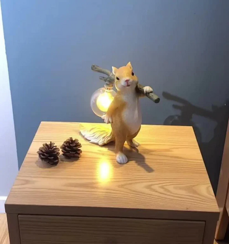 Squirrel Table Lamp - NexioPick
