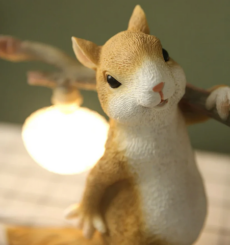Squirrel Table Lamp - NexioPick