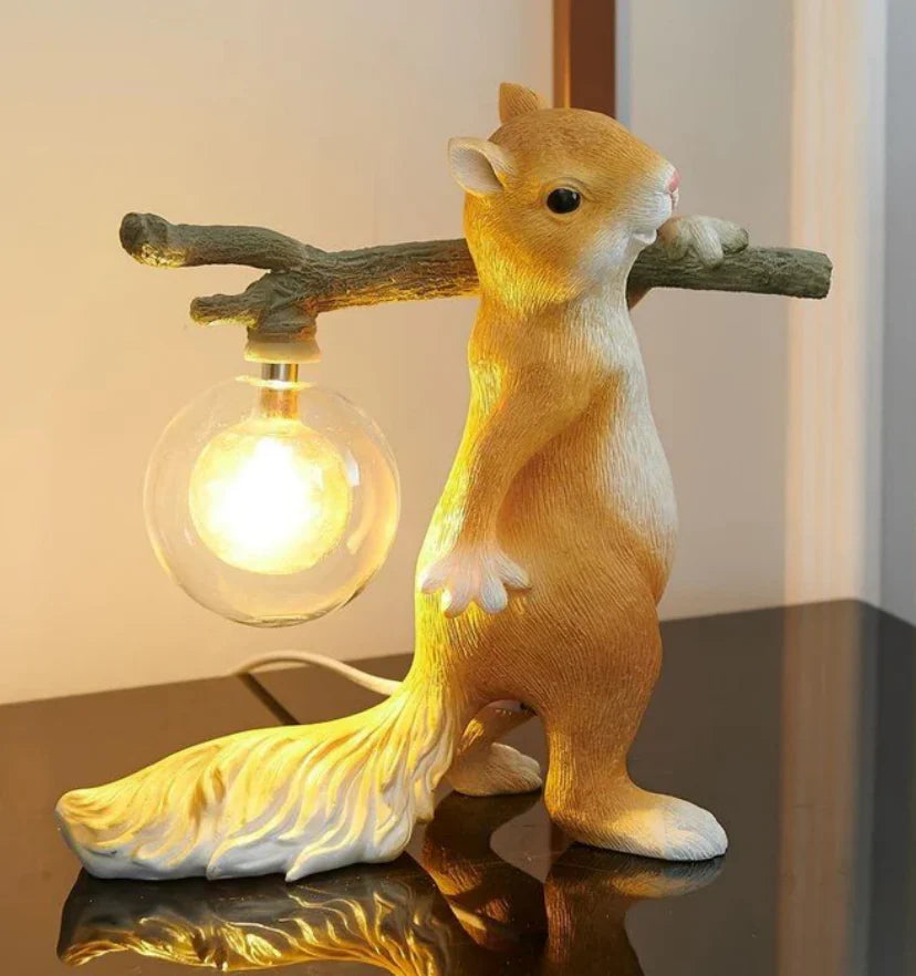 Squirrel Table Lamp - NexioPick