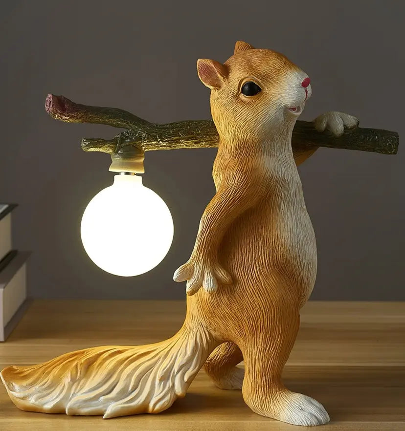 Squirrel Table Lamp - NexioPick