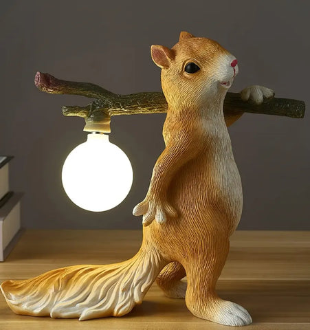 Squirrel Table Lamp - NexioPick