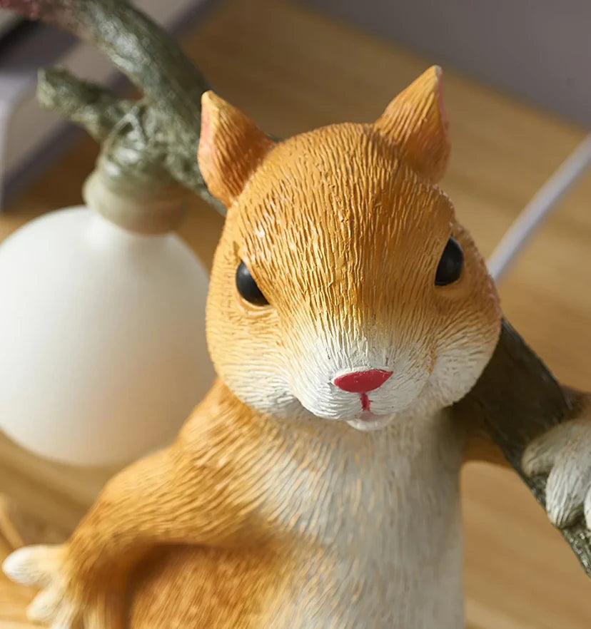 Squirrel Table Lamp - NexioPick