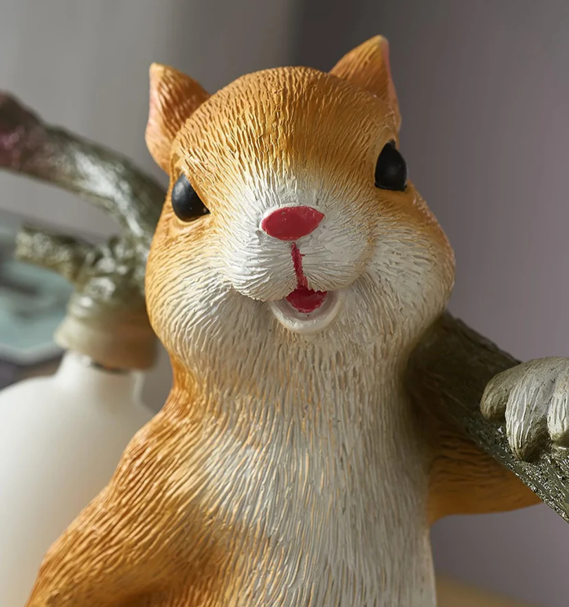 Squirrel Table Lamp - NexioPick