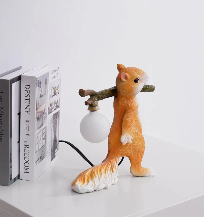 Squirrel Table Lamp - NexioPick