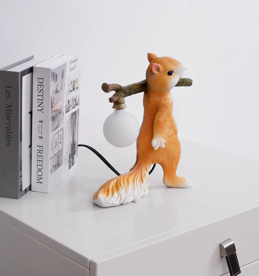 Squirrel Table Lamp - NexioPick