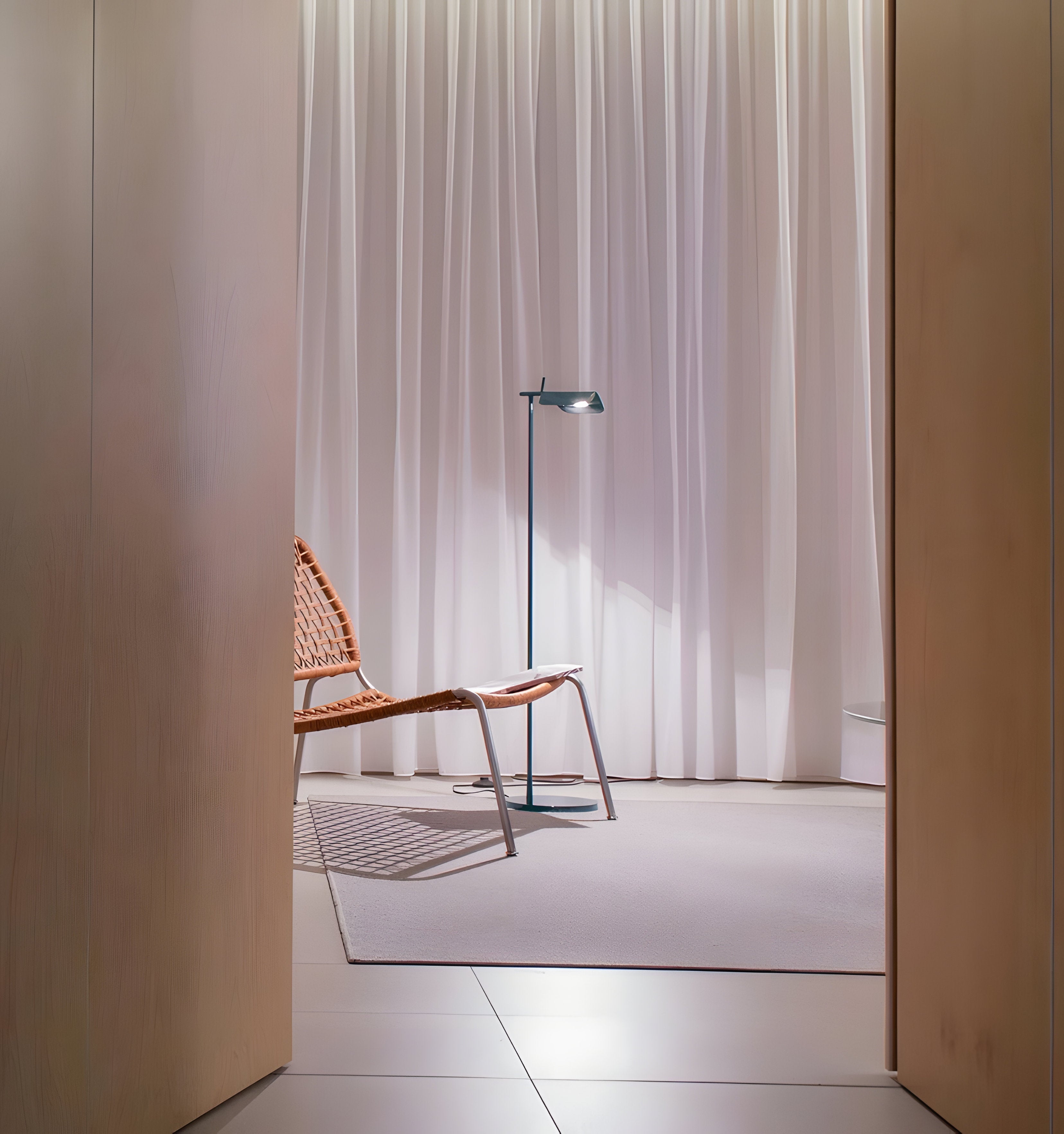 Pivot Ease Floor Lamp - NexioPick