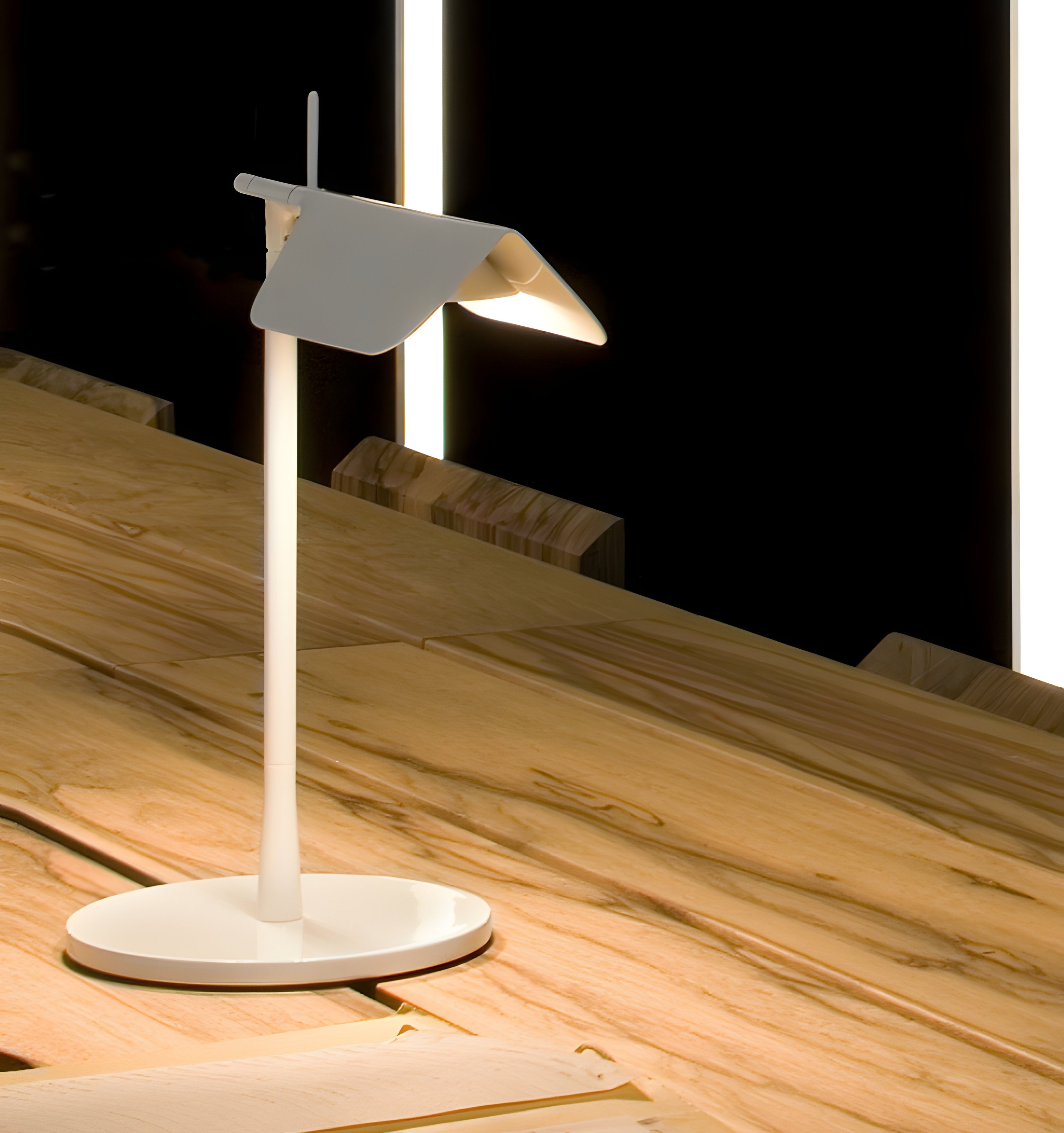 Pivot Ease Table Lamp - NexioPick