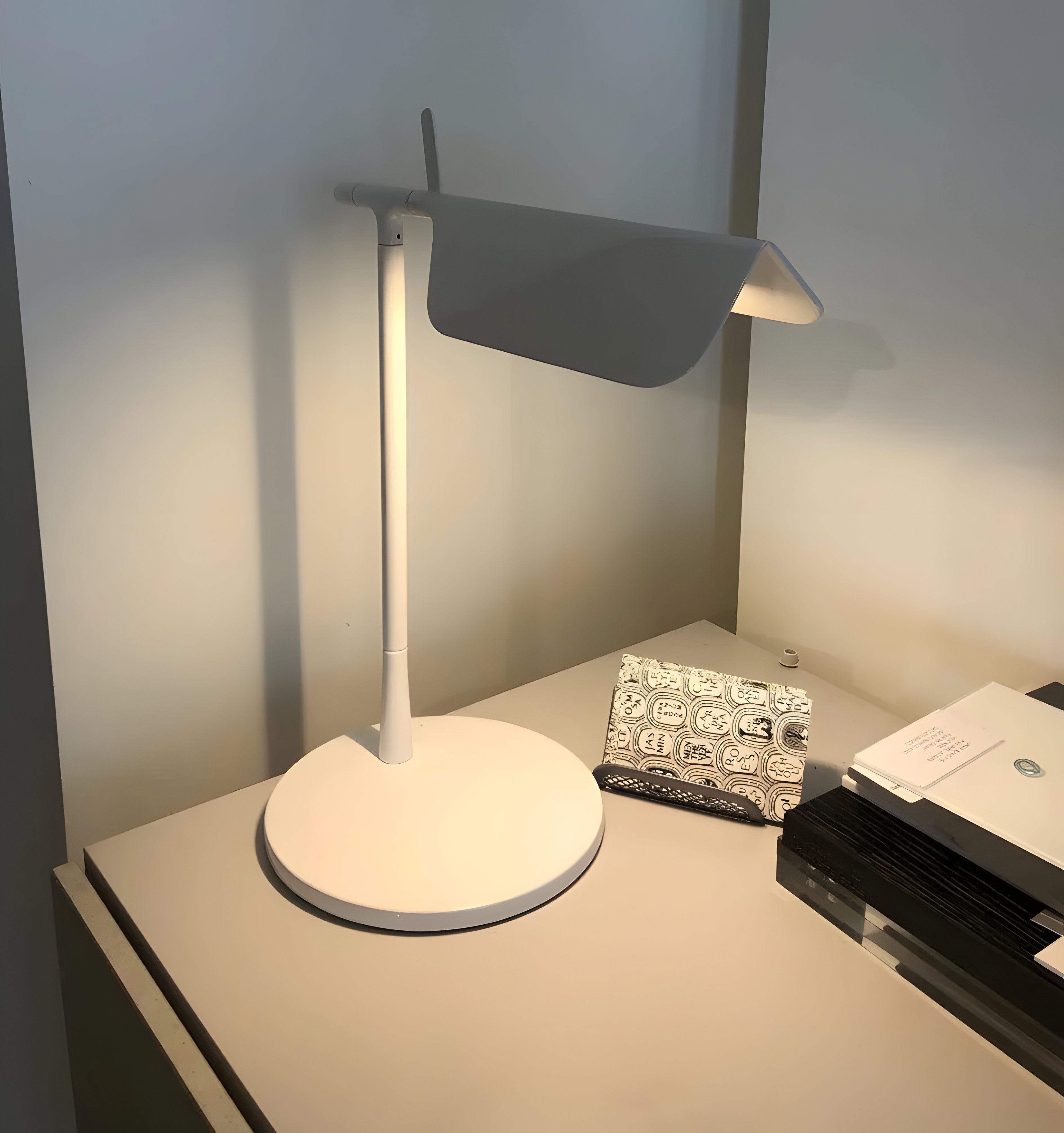 Pivot Ease Table Lamp - NexioPick