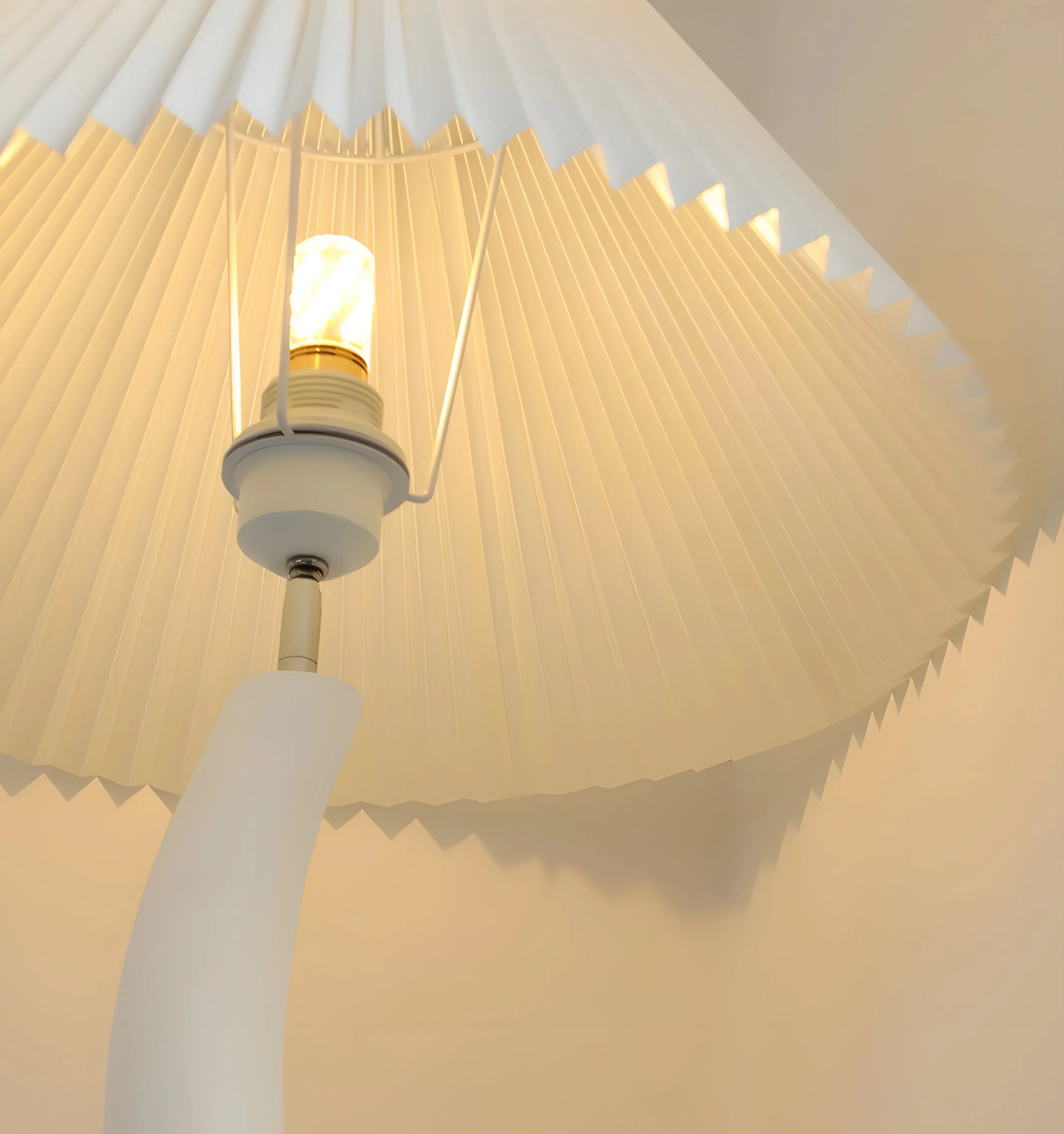 Twisted Pleated Floor Lamp - NexioPick