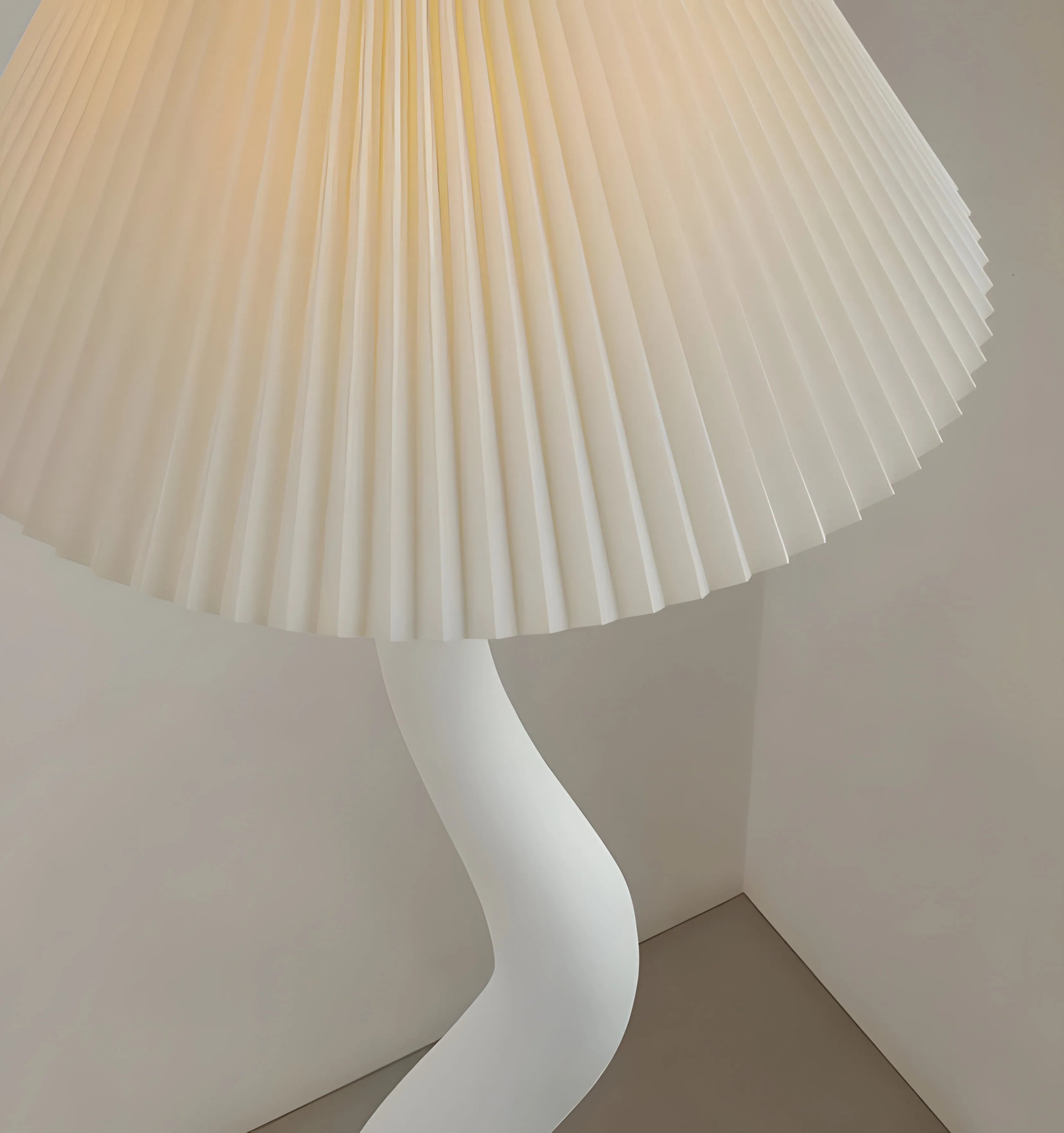Twisted Pleated Floor Lamp - NexioPick