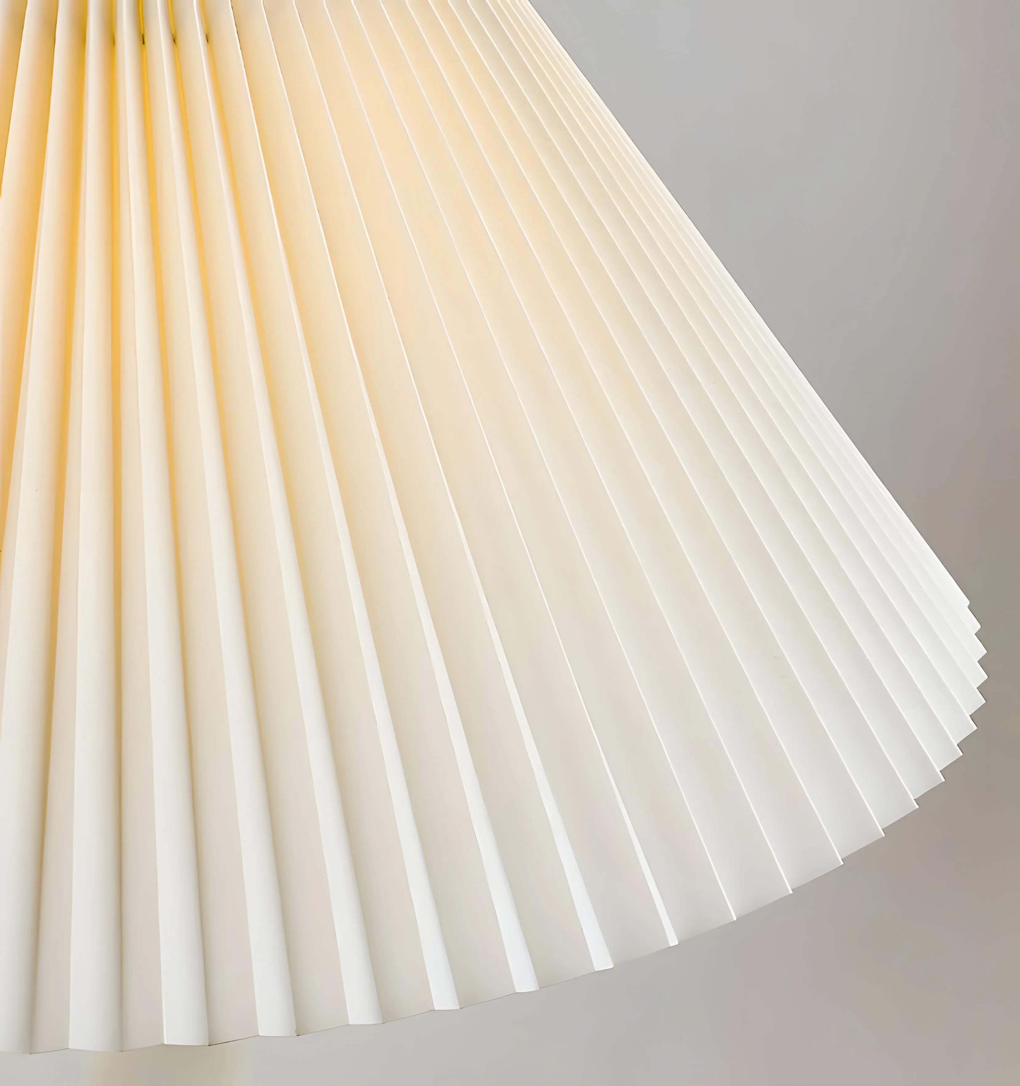 Twisted Pleated Floor Lamp - NexioPick