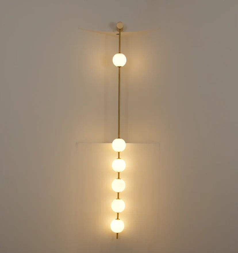 Vertical Balls Wall Lamp - NexioPick