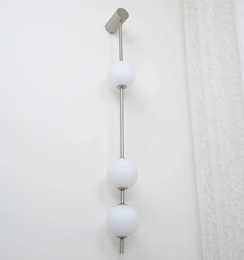 Vertical Balls Wall Lamp - NexioPick