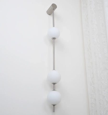 Vertical Balls Wall Lamp - NexioPick