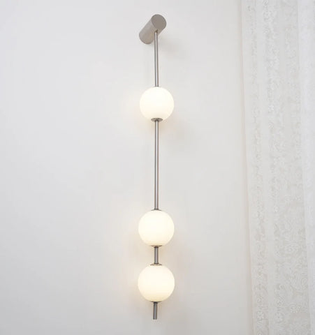 Vertical Balls Wall Lamp - NexioPick