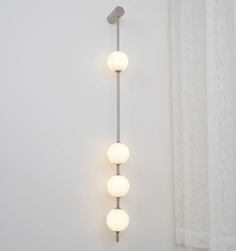 Vertical Balls Wall Lamp - NexioPick