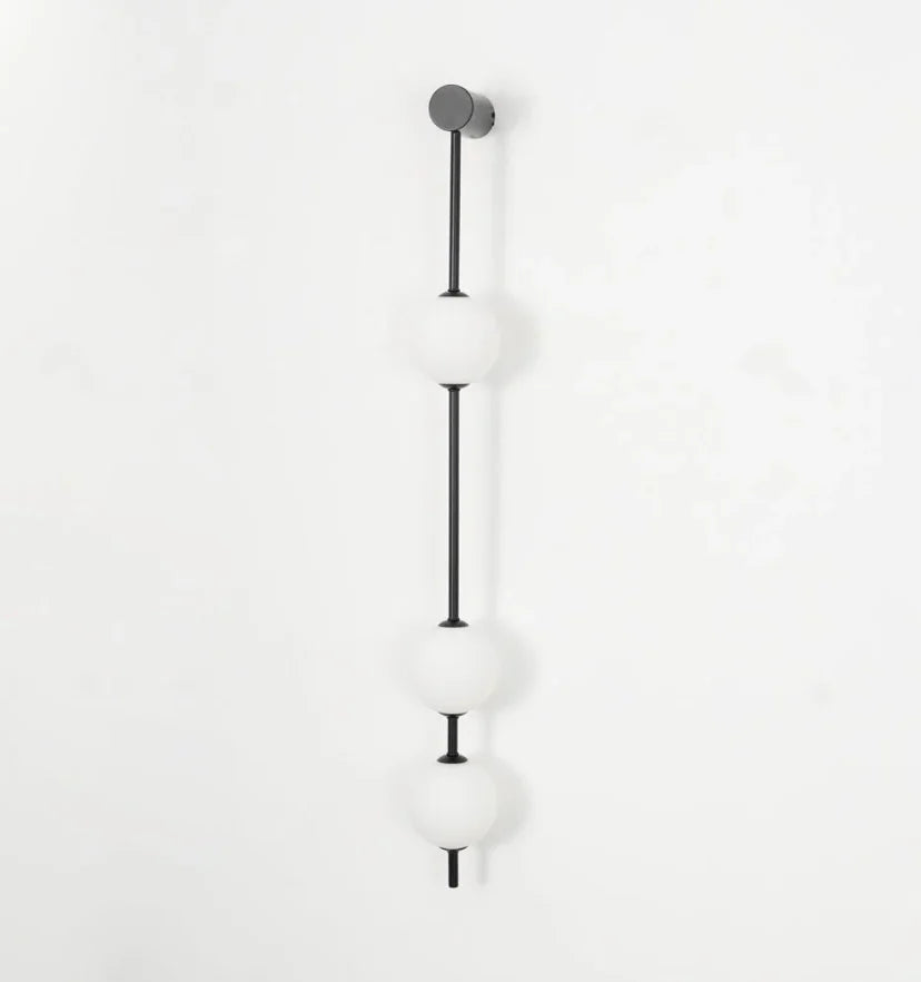 Vertical Balls Wall Lamp - NexioPick