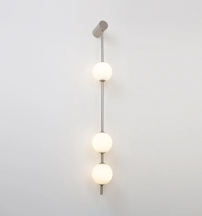 Vertical Balls Wall Lamp - NexioPick