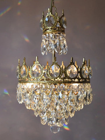 Vintage Crystal Chandelier - NexioPick