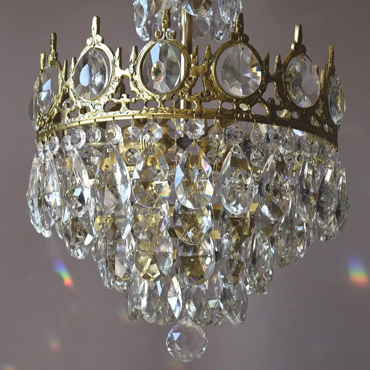 Vintage Crystal Chandelier - NexioPick