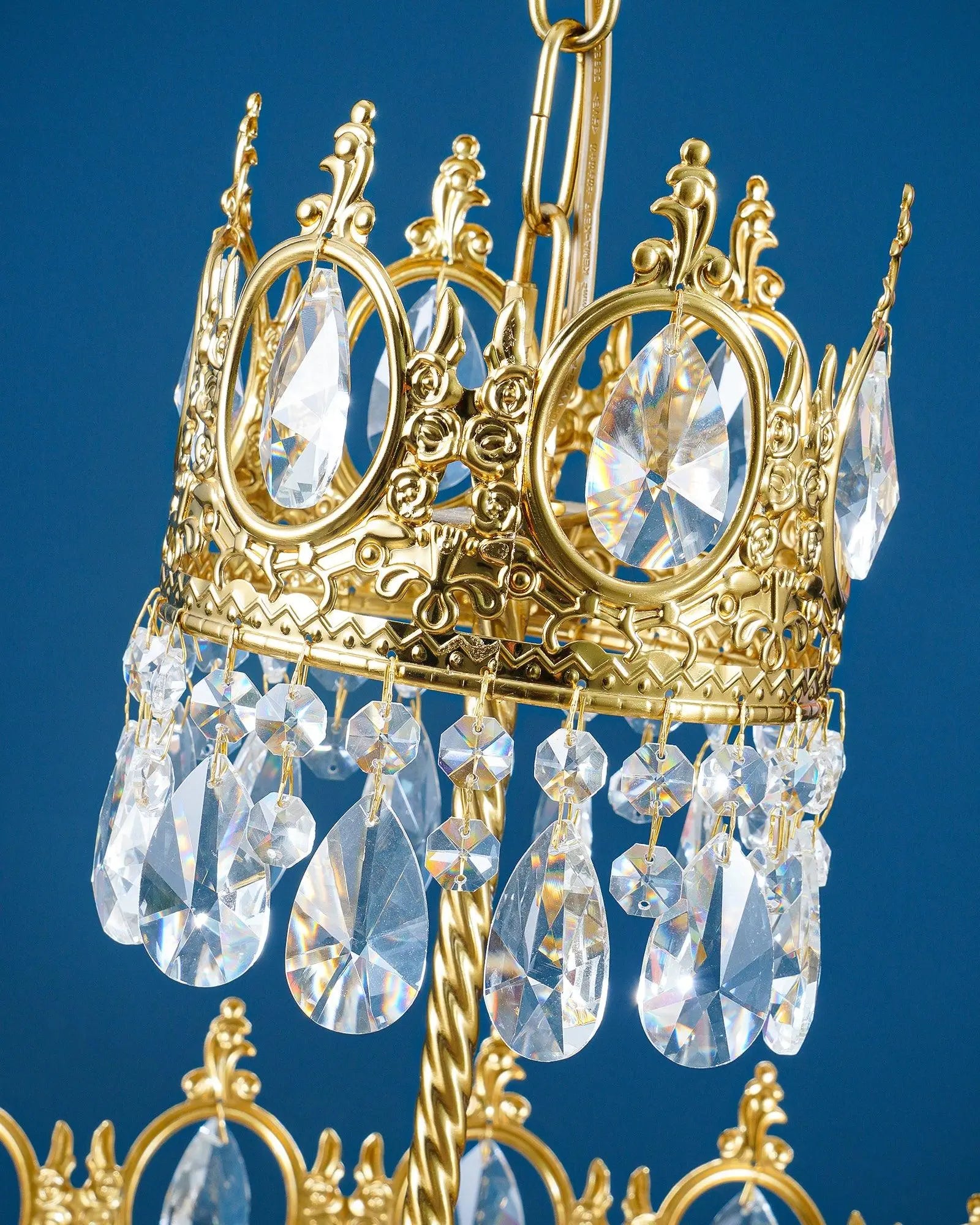 Vintage Crystal Chandelier - NexioPick