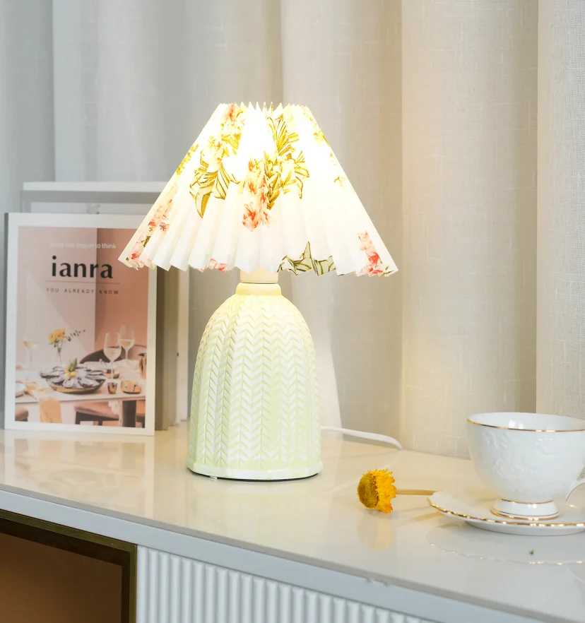 Vintage Pleated Table Lamp - NexioPick