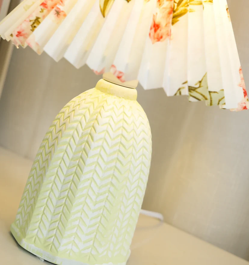 Vintage Pleated Table Lamp - NexioPick
