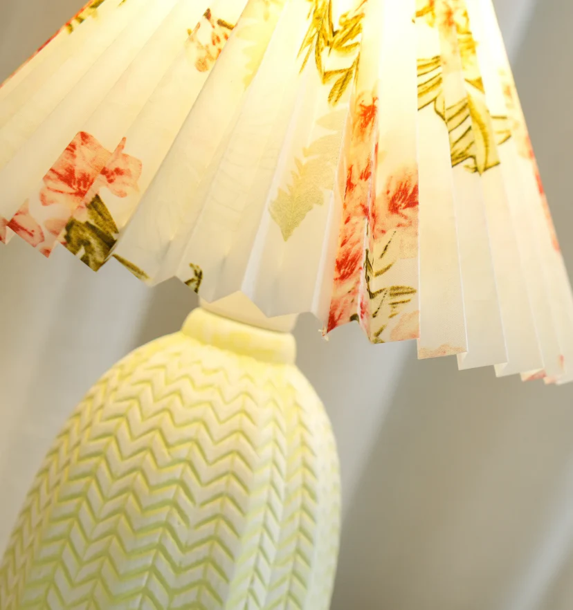 Vintage Pleated Table Lamp - NexioPick