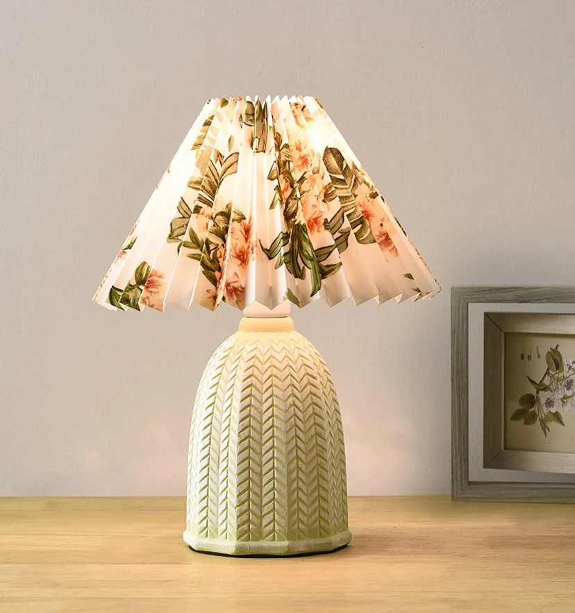 Vintage Pleated Table Lamp - NexioPick