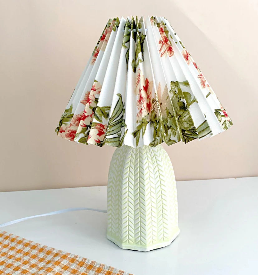 Vintage Pleated Table Lamp - NexioPick