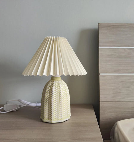 Vintage Pleated Table Lamp - NexioPick