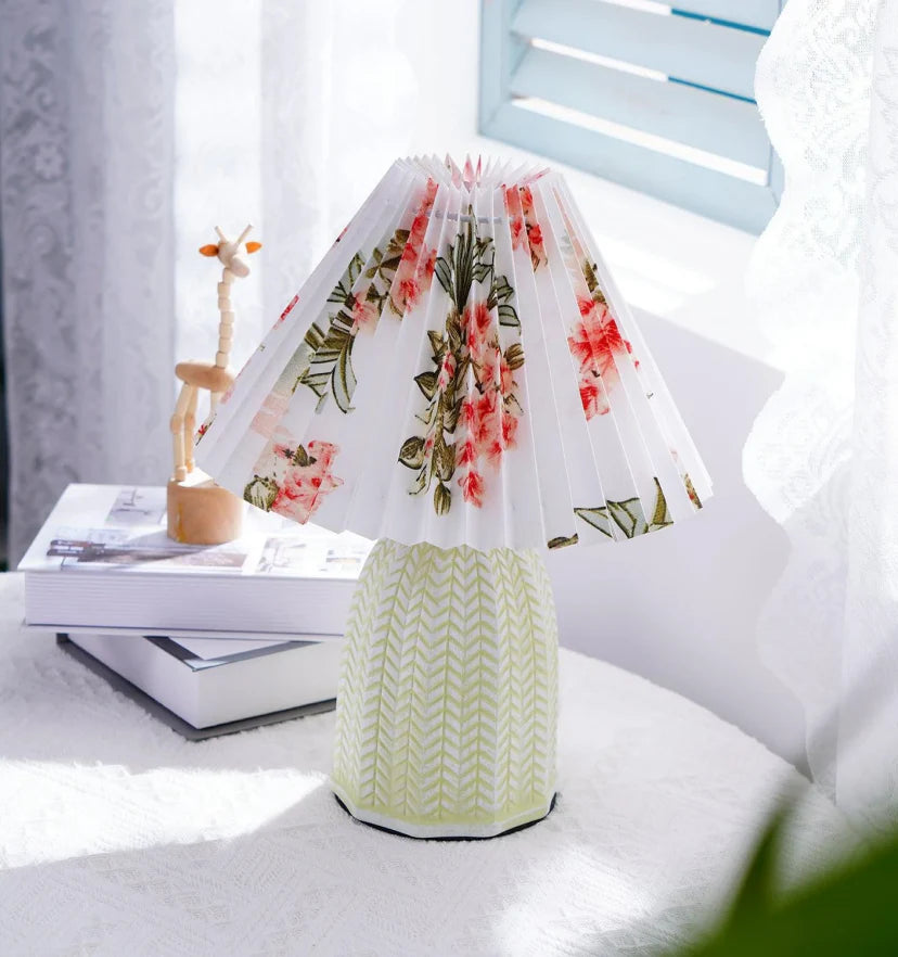 Vintage Pleated Table Lamp - NexioPick