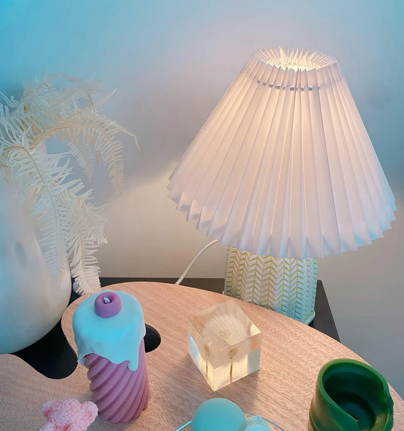 Vintage Pleated Table Lamp - NexioPick