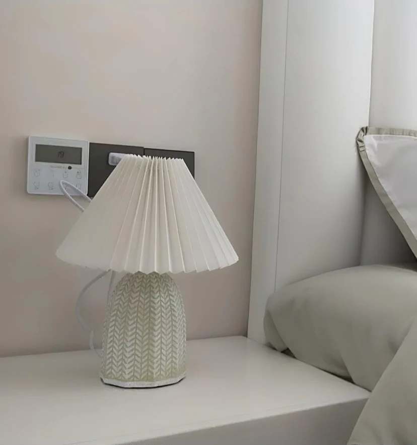 Vintage Pleated Table Lamp - NexioPick