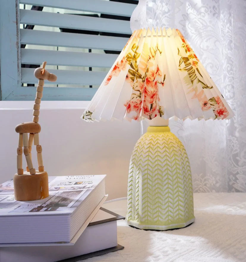 Vintage Pleated Table Lamp - NexioPick
