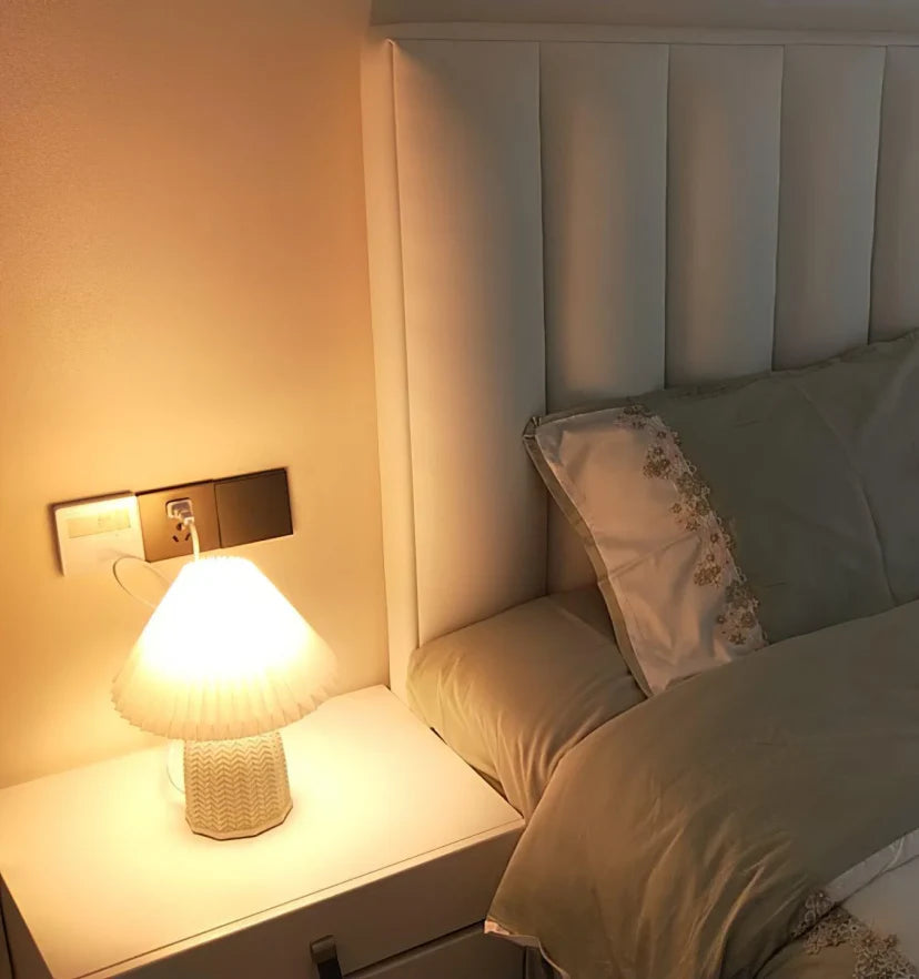 Vintage Pleated Table Lamp - NexioPick