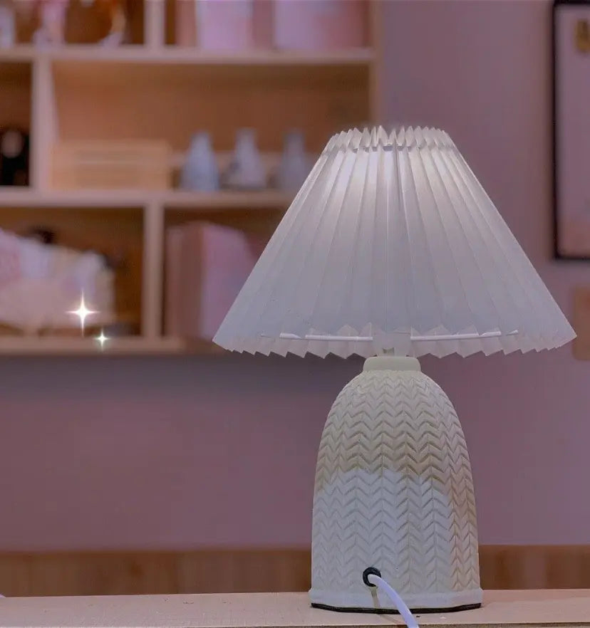Vintage Pleated Table Lamp - NexioPick