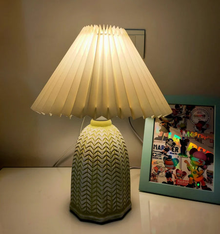 Vintage Pleated Table Lamp - NexioPick