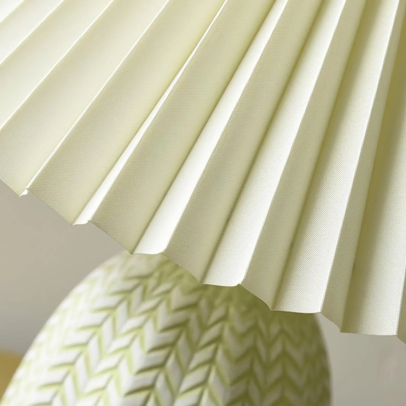 Vintage Pleated Table Lamp - NexioPick