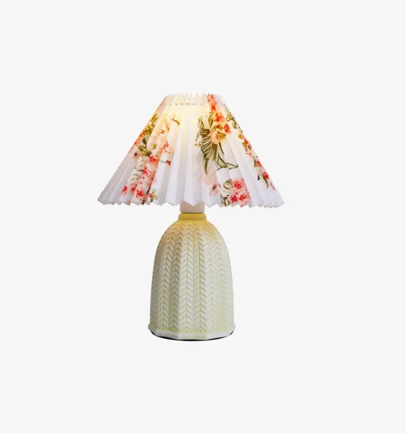 Vintage Pleated Table Lamp - NexioPick