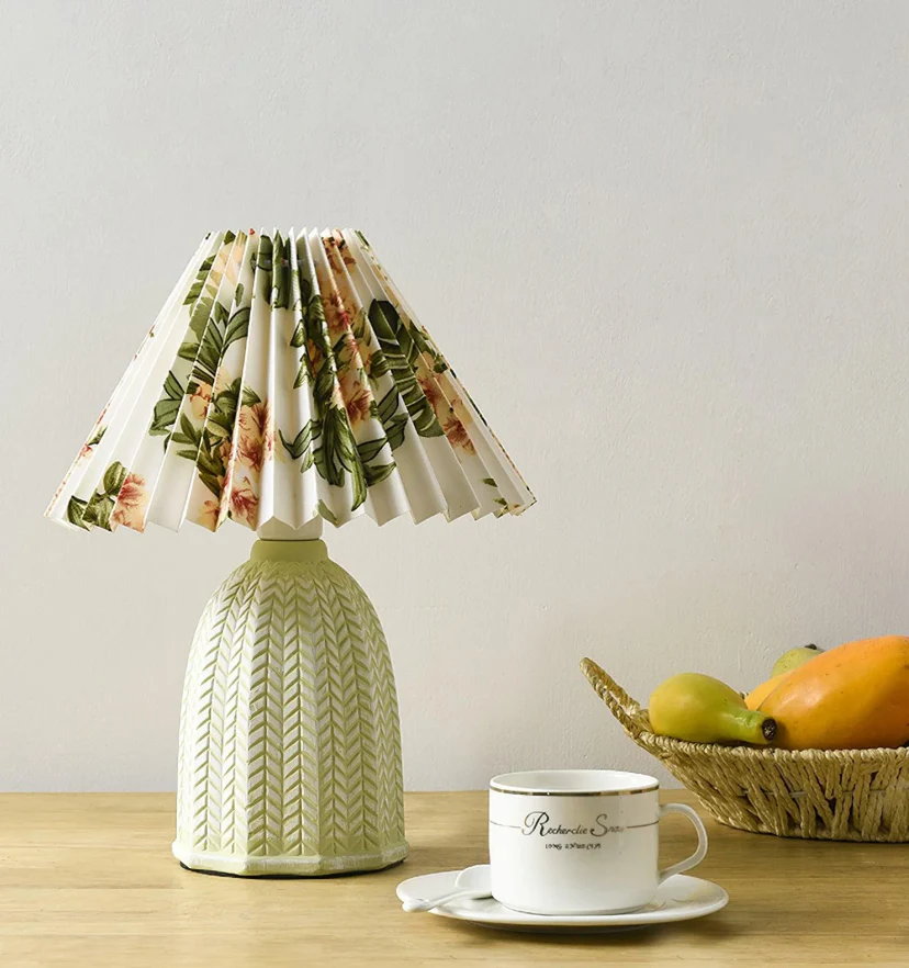 Vintage Pleated Table Lamp - NexioPick