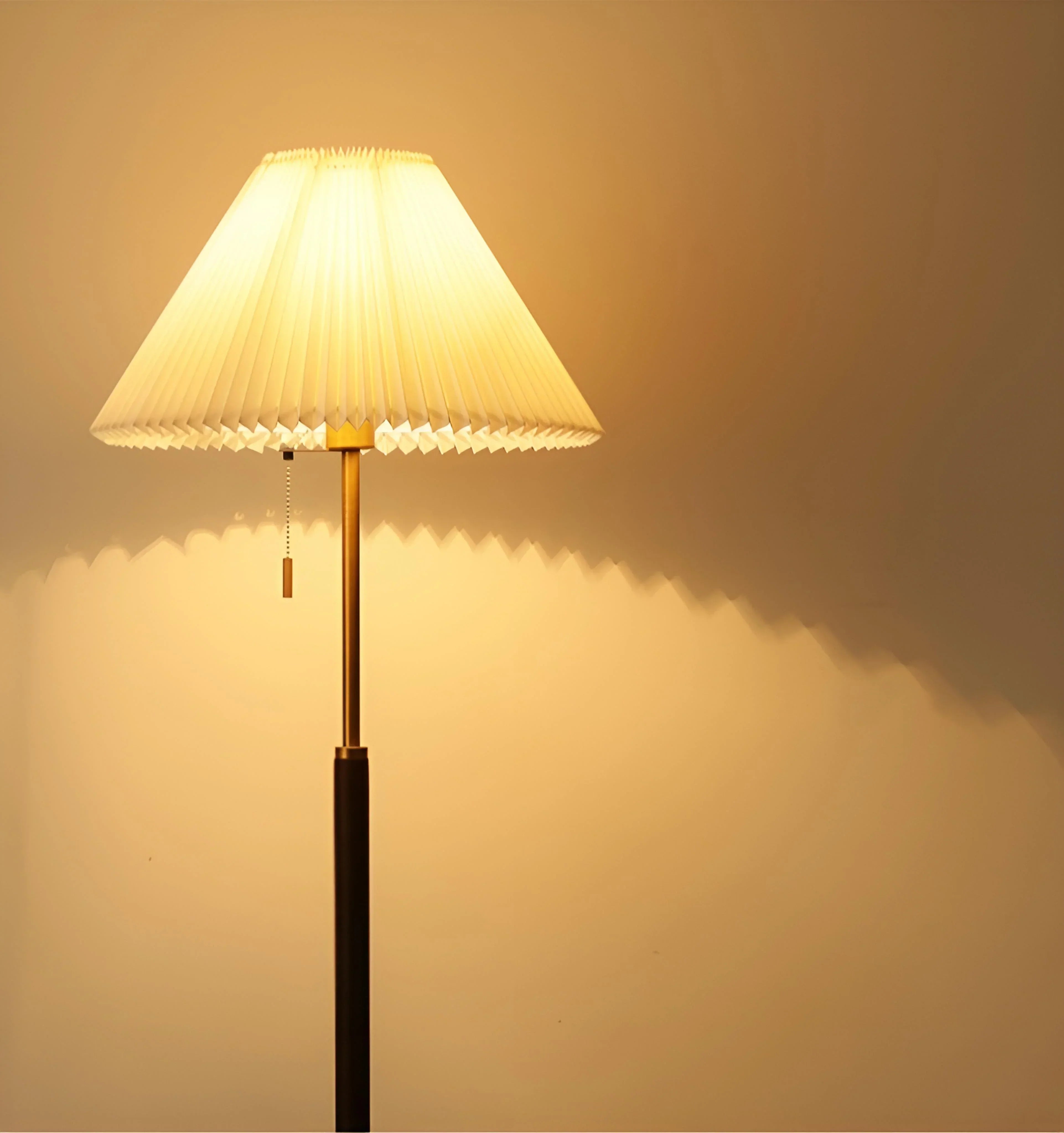 Williams Floor Lamp - NexioPick